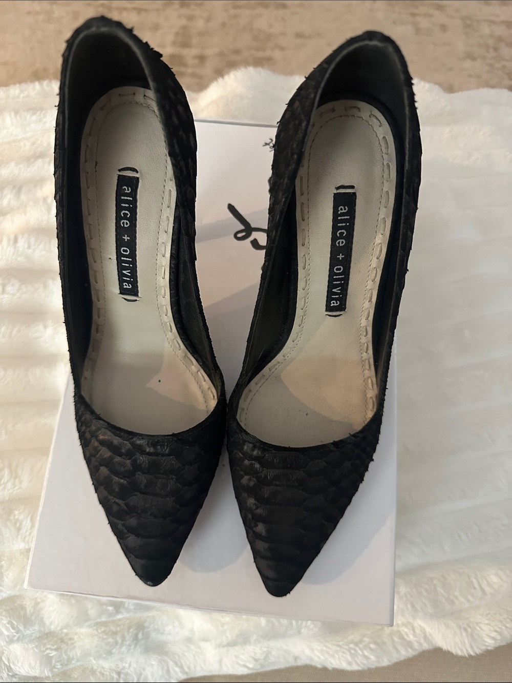 Alice + Olivia Black Textured Pointed-Toe Heels